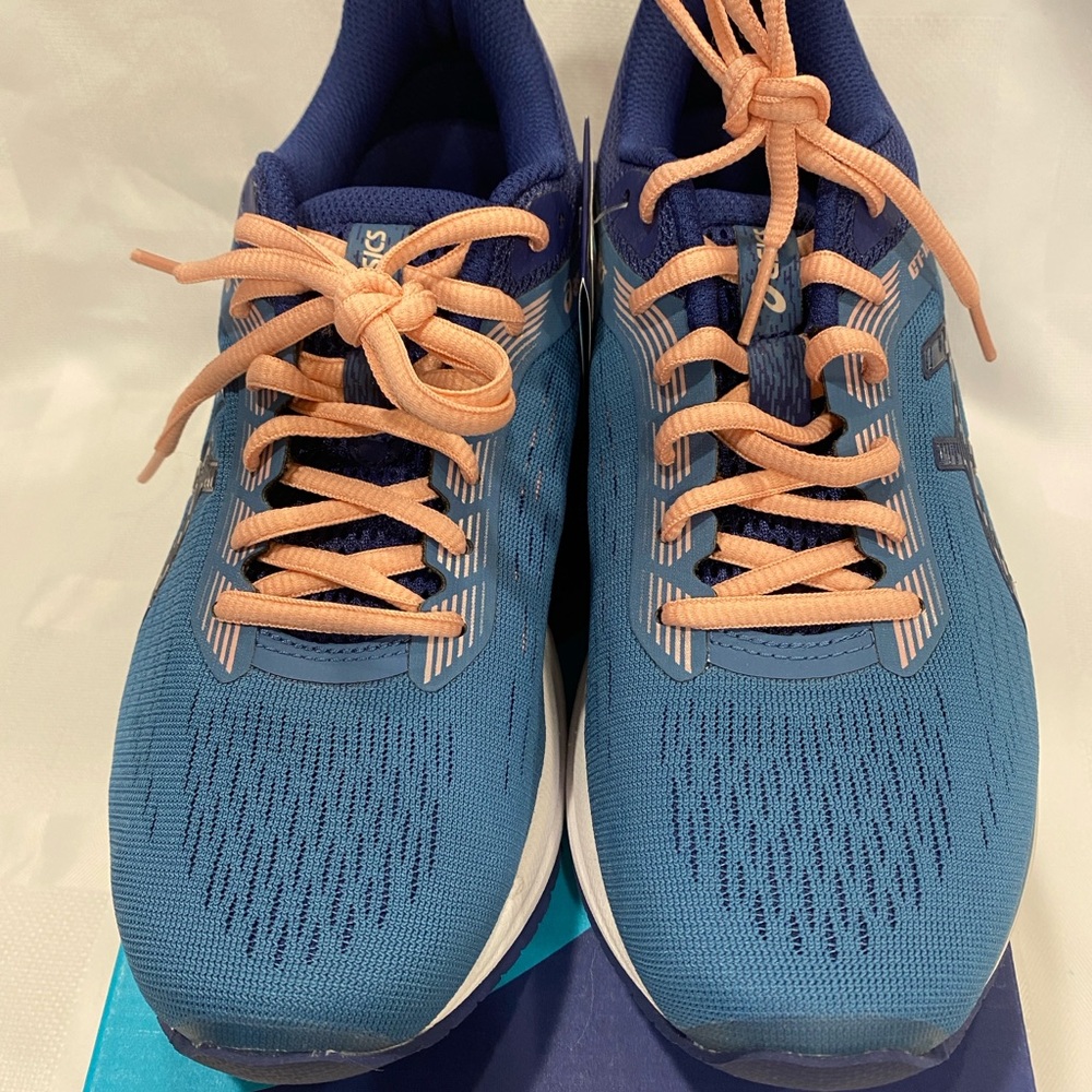 Women’s ASICS GT-1000 7, 8M, NIB